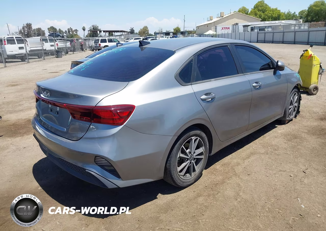 2022 Kia Forte Lxs VIN:3KPF24AD1NE456150 - 4