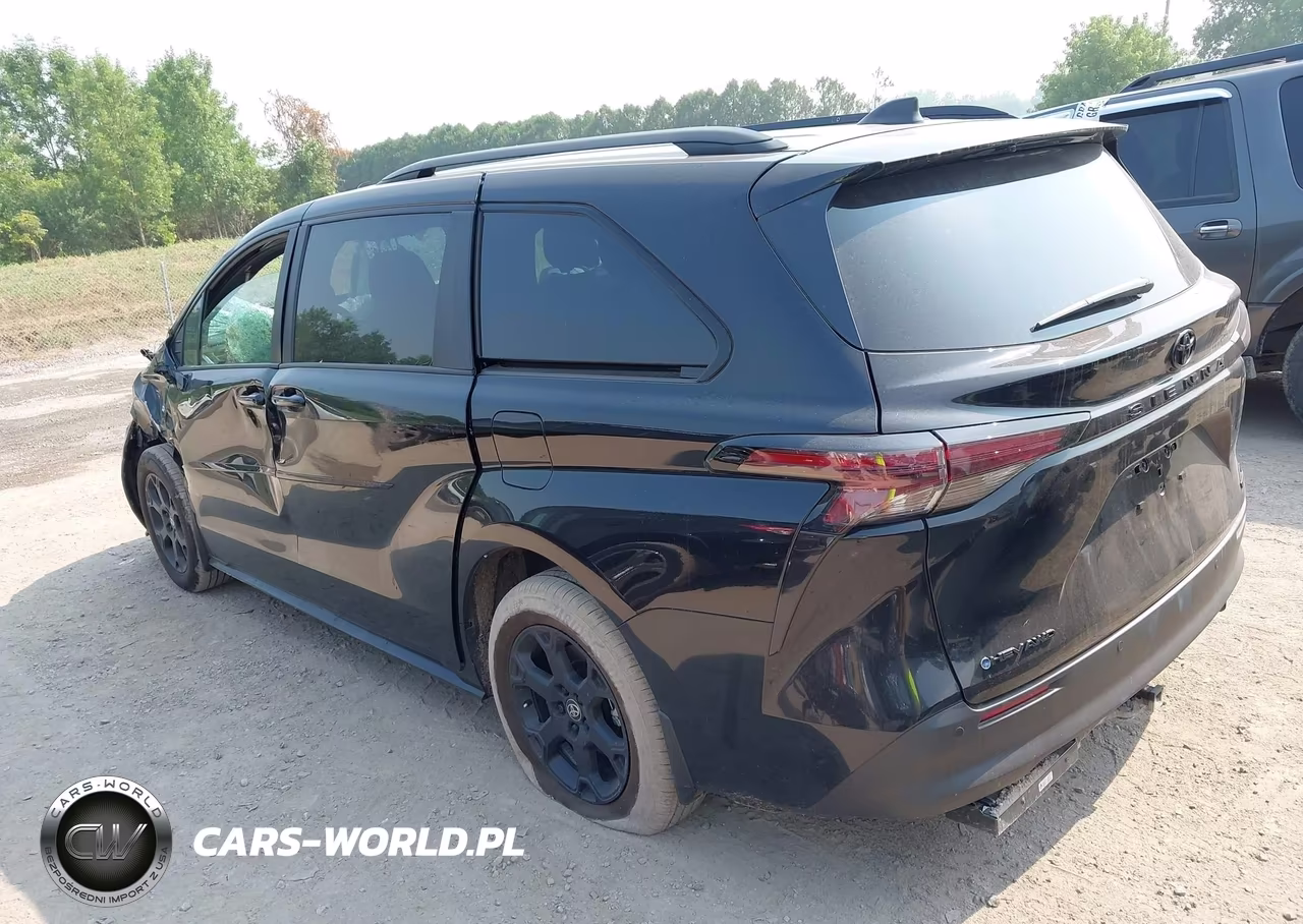 2026 Toyota Sienna Woodland Edition VIN:5TDCSKFC7TS255427 - 3