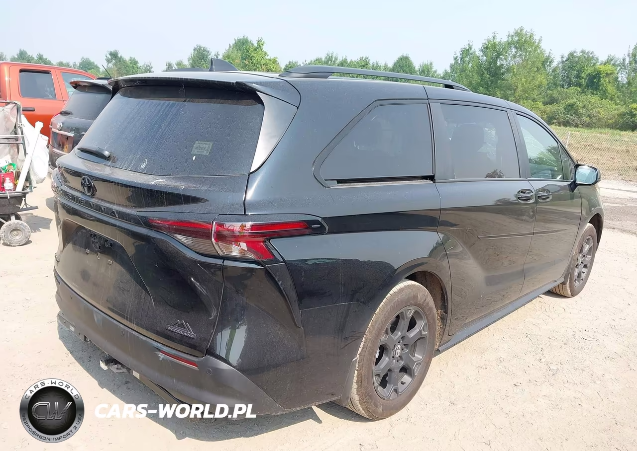 2026 Toyota Sienna Woodland Edition VIN:5TDCSKFC7TS255427 - 4