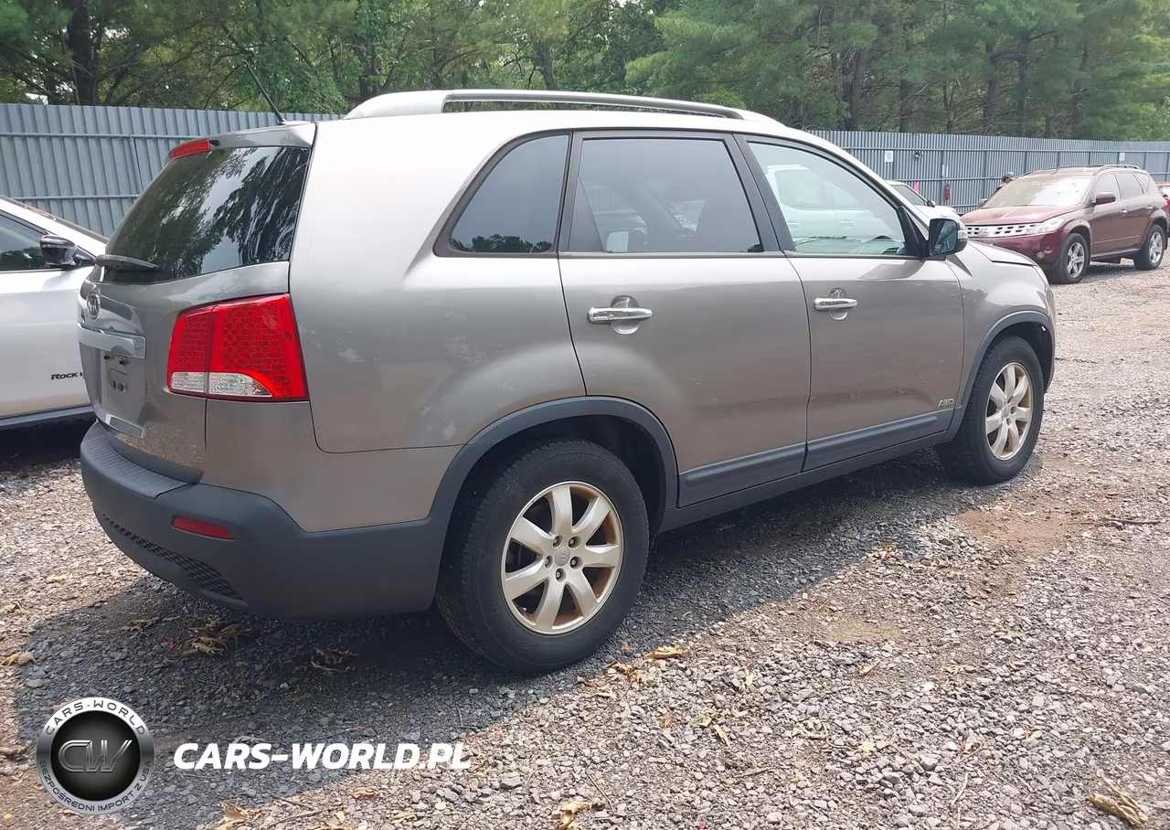 2012 Kia Sorento Lx V6 VIN:5XYKTDA28CG277520 - 4