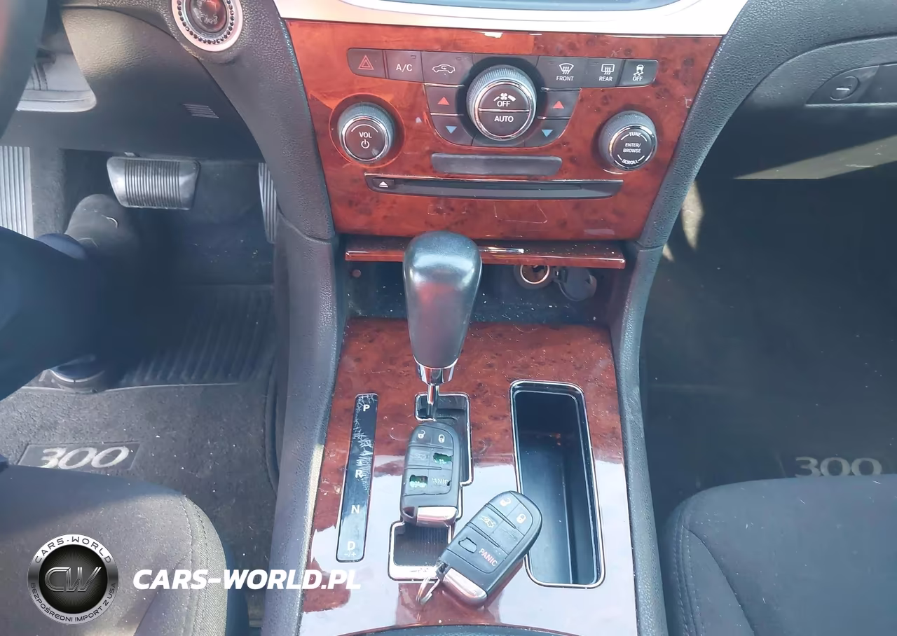 2012 Chrysler 300 VIN:2C3CCAAG7CH113826 - 11