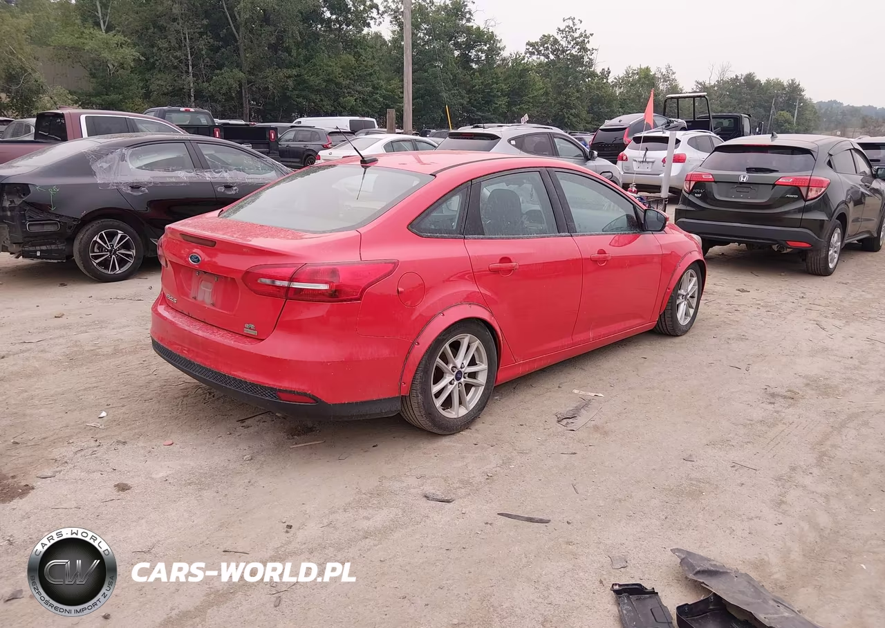 2015 Ford Focus Se VIN:1FADP3FE2FL338045 - 4