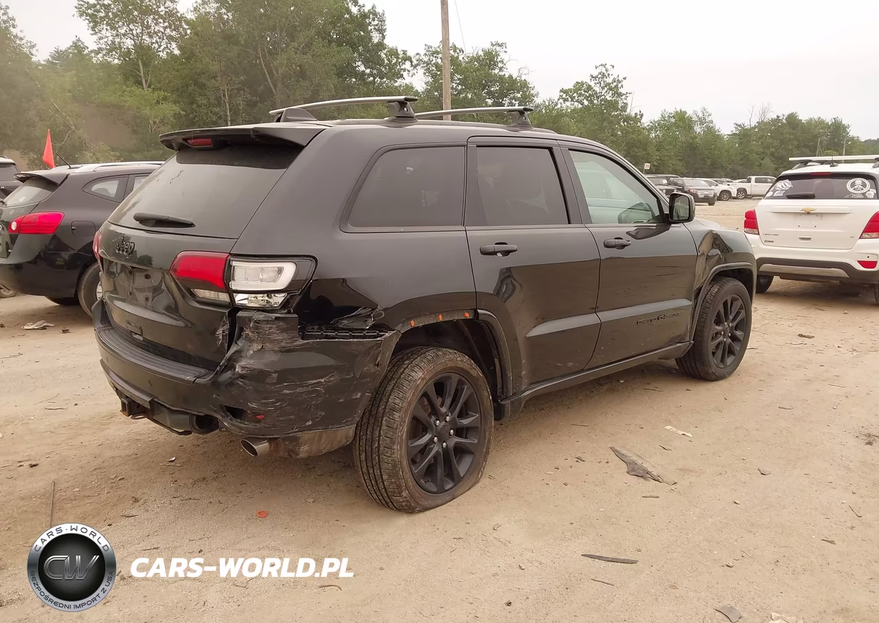 2017 Jeep Grand Cherokee Altitude VIN:1C4RJFAG3HC924719 - 4