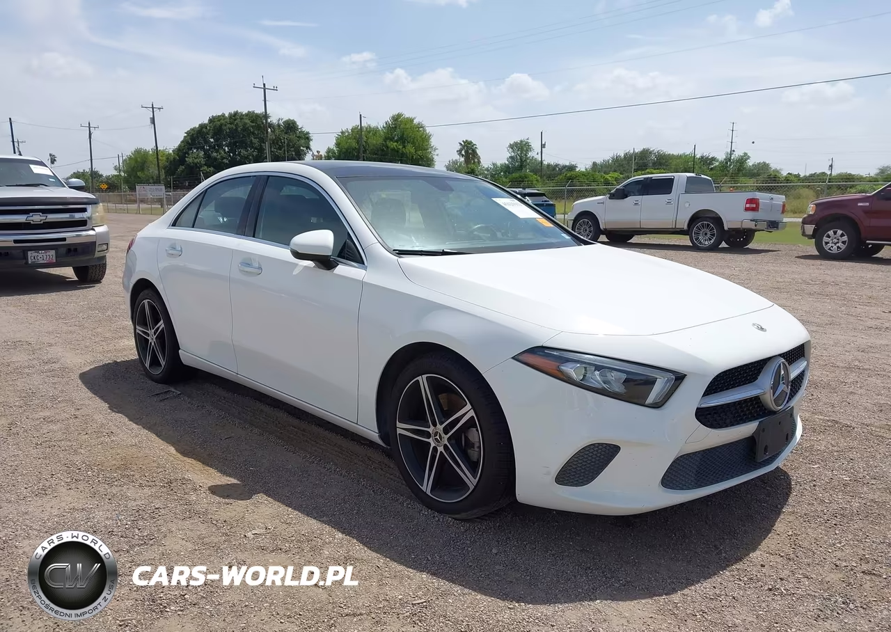 2021 Mercedes-Benz A 220 – zdjęcie 1 z 11