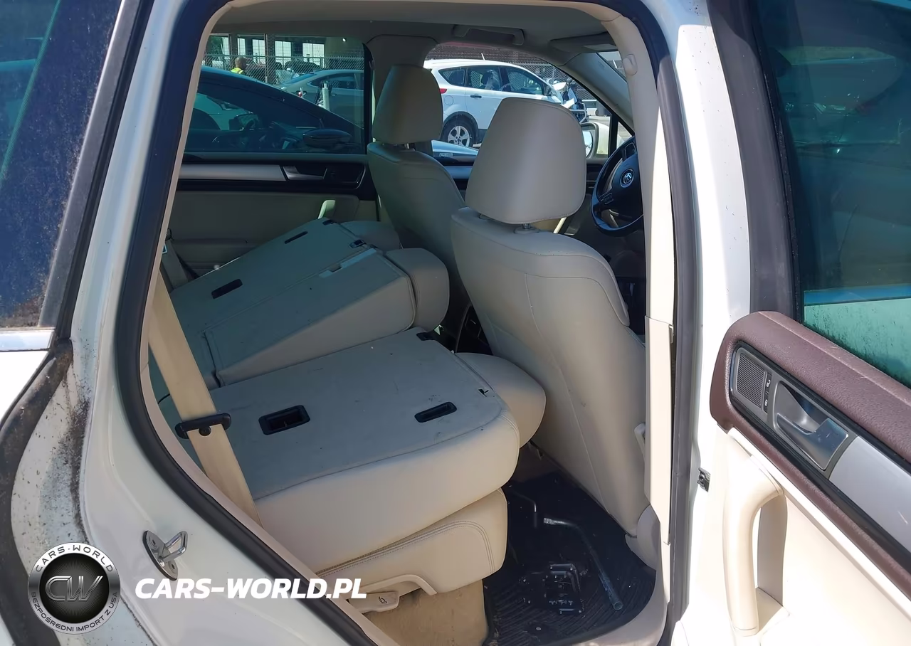 2012 Volkswagen Touareg Tdi Sport VIN:WVGFK9BP6CD004713 - 8