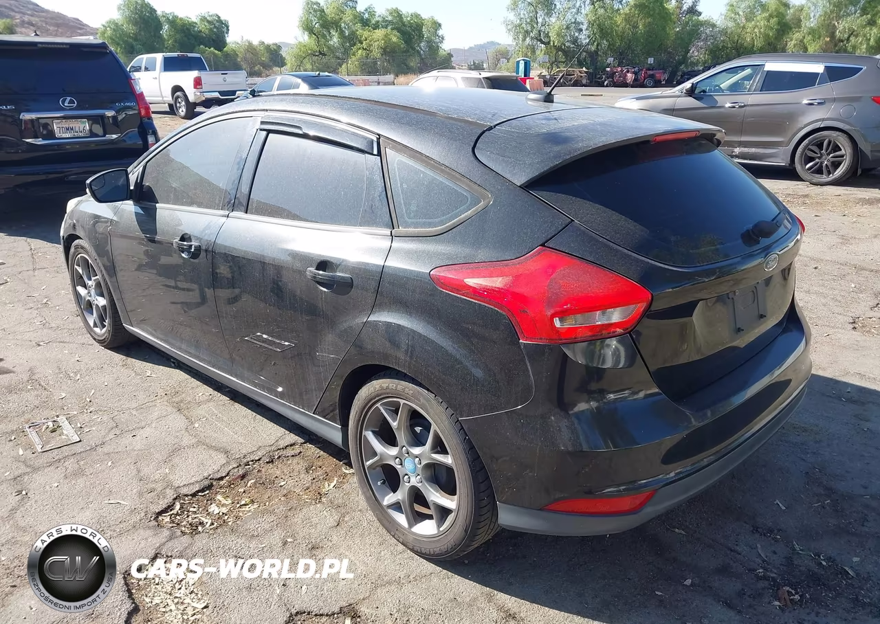 2015 Ford Focus Se VIN:1FADP3K28FL256428 - 3