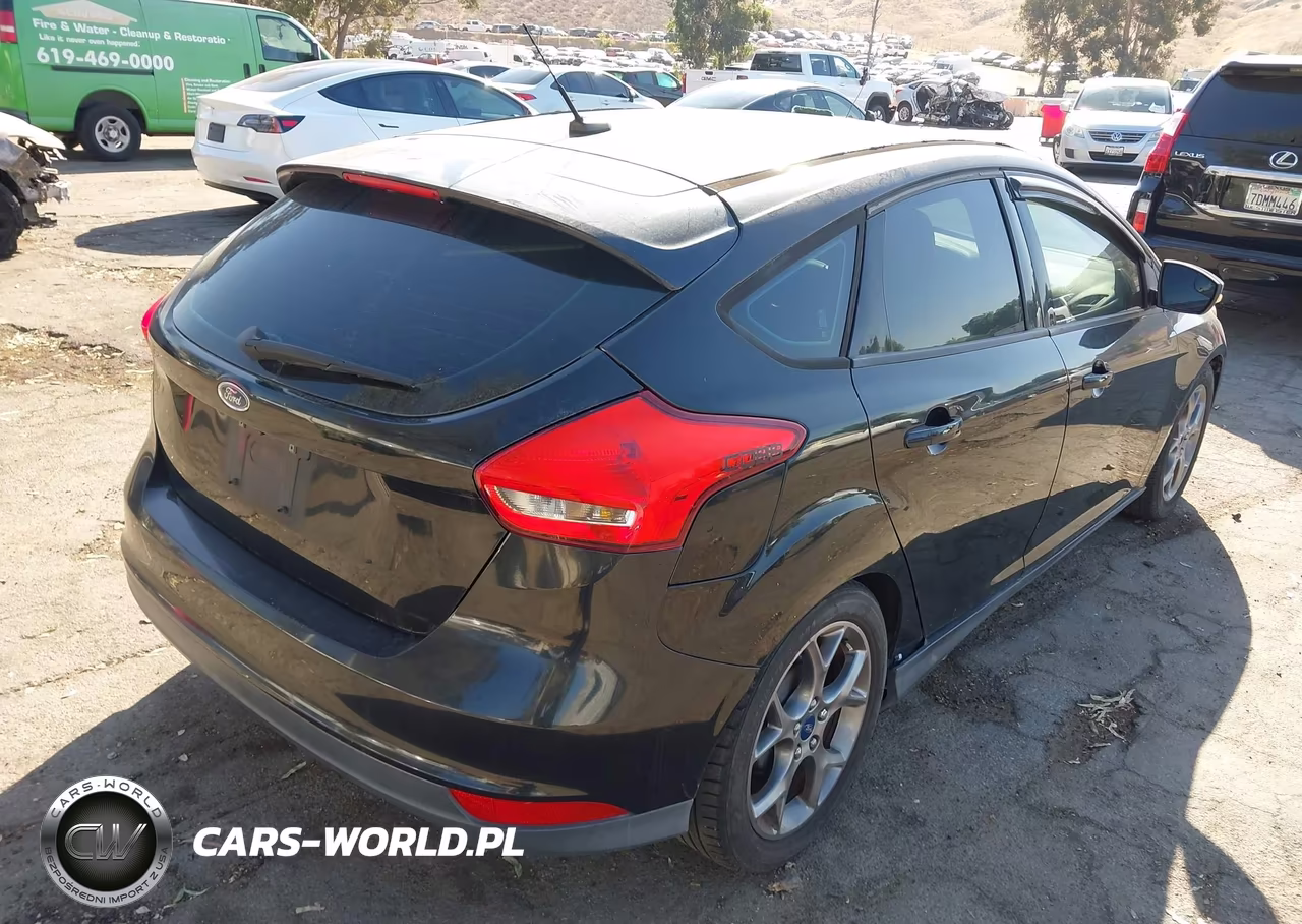 2015 Ford Focus Se VIN:1FADP3K28FL256428 - 4