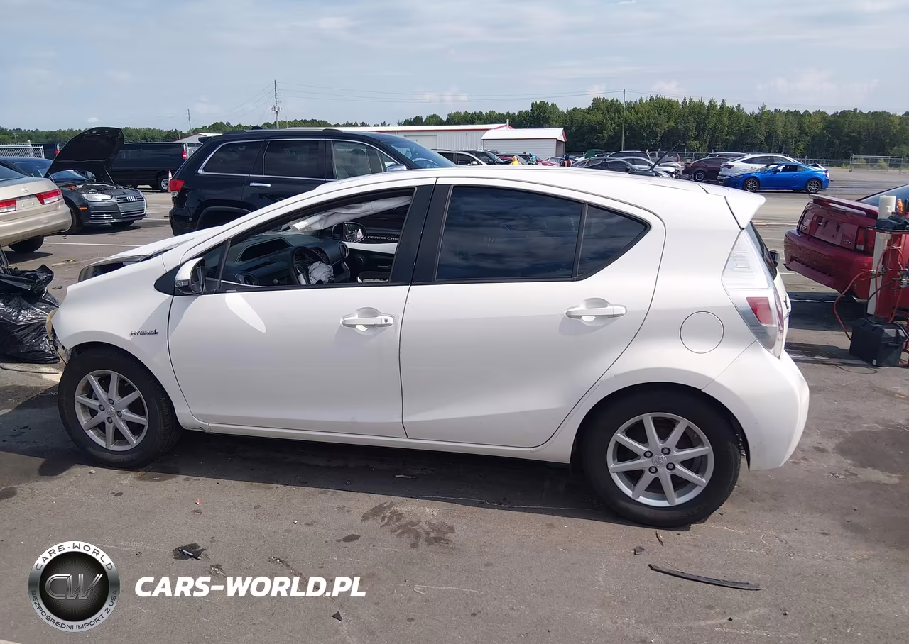 2012 Toyota Prius C Four VIN:JTDKDTB3XC1506925 - 15