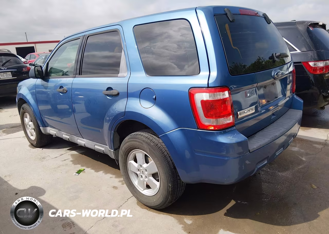 2010 Ford Escape Xls VIN:1FMCU0C70AKD34413 - 3