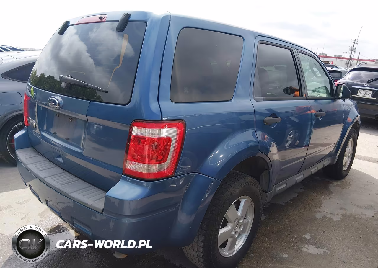 2010 Ford Escape Xls VIN:1FMCU0C70AKD34413 - 4