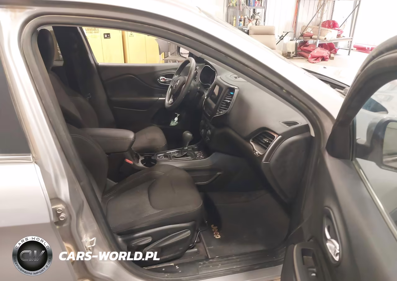 2019 Jeep Cherokee Latitude 4X4 VIN:1C4PJMCB1KD153689 - 5