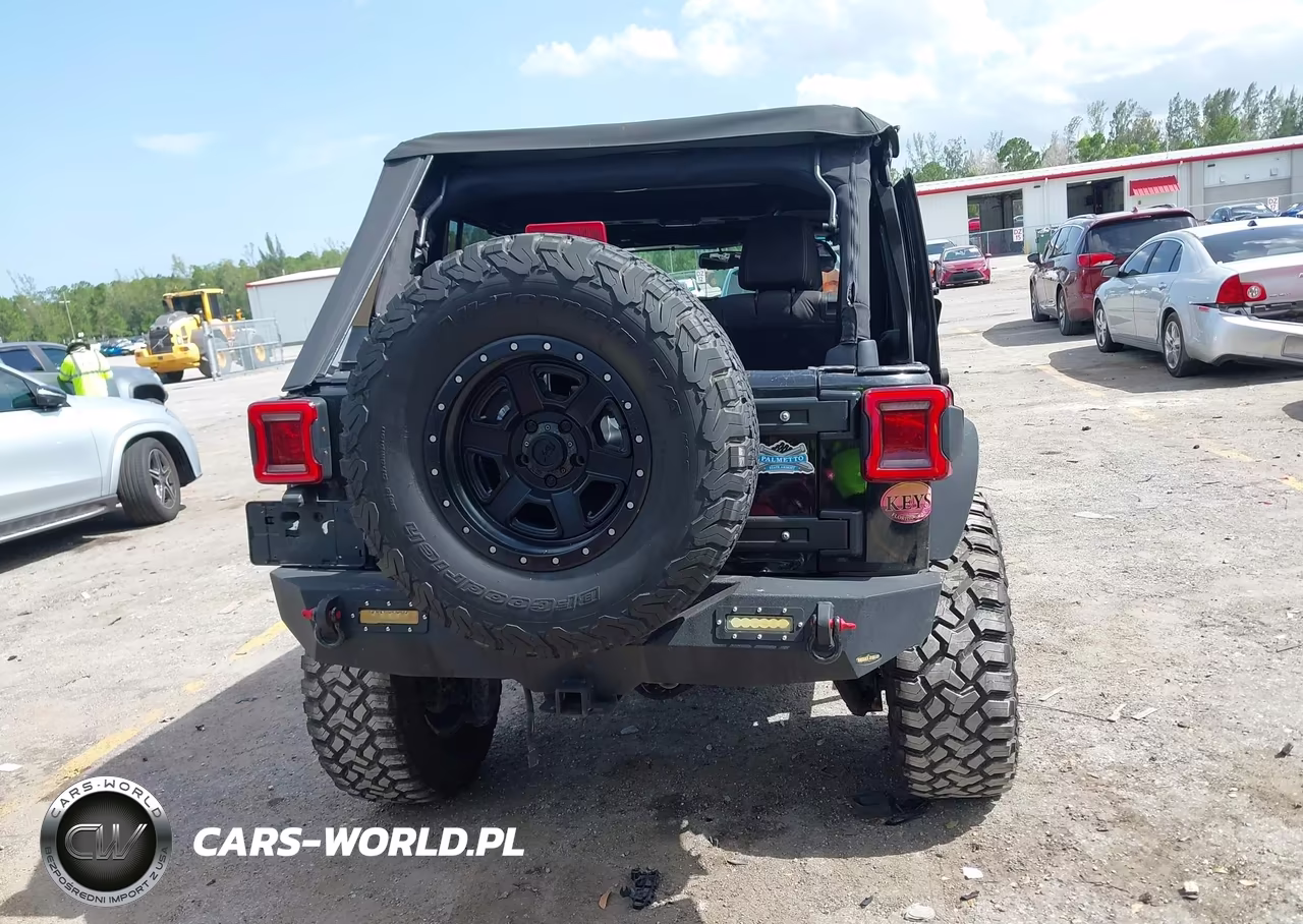 2015 Jeep Wrangler Unlimited Sahara VIN:1C4BJWEG2FL594807 - 15