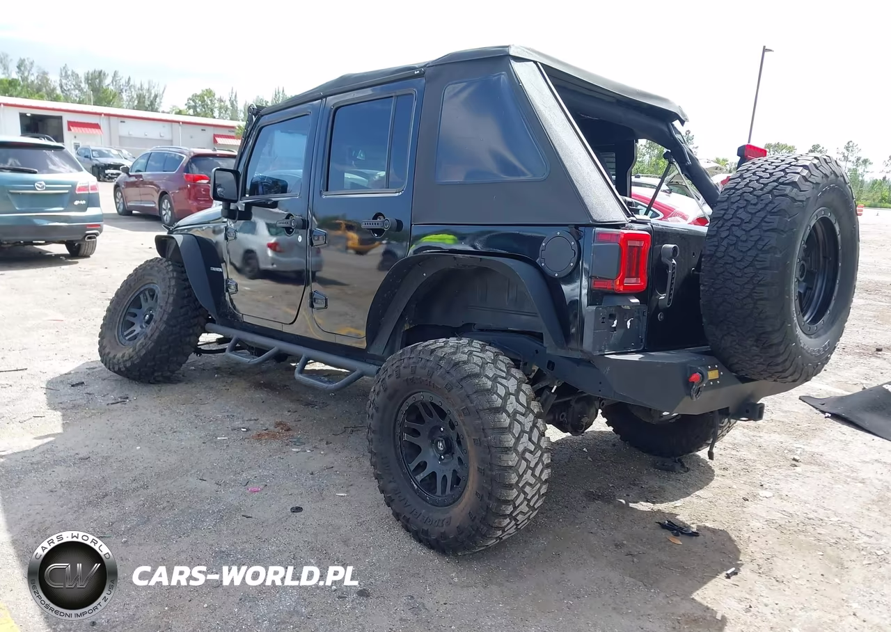 2015 Jeep Wrangler Unlimited Sahara VIN:1C4BJWEG2FL594807 - 3