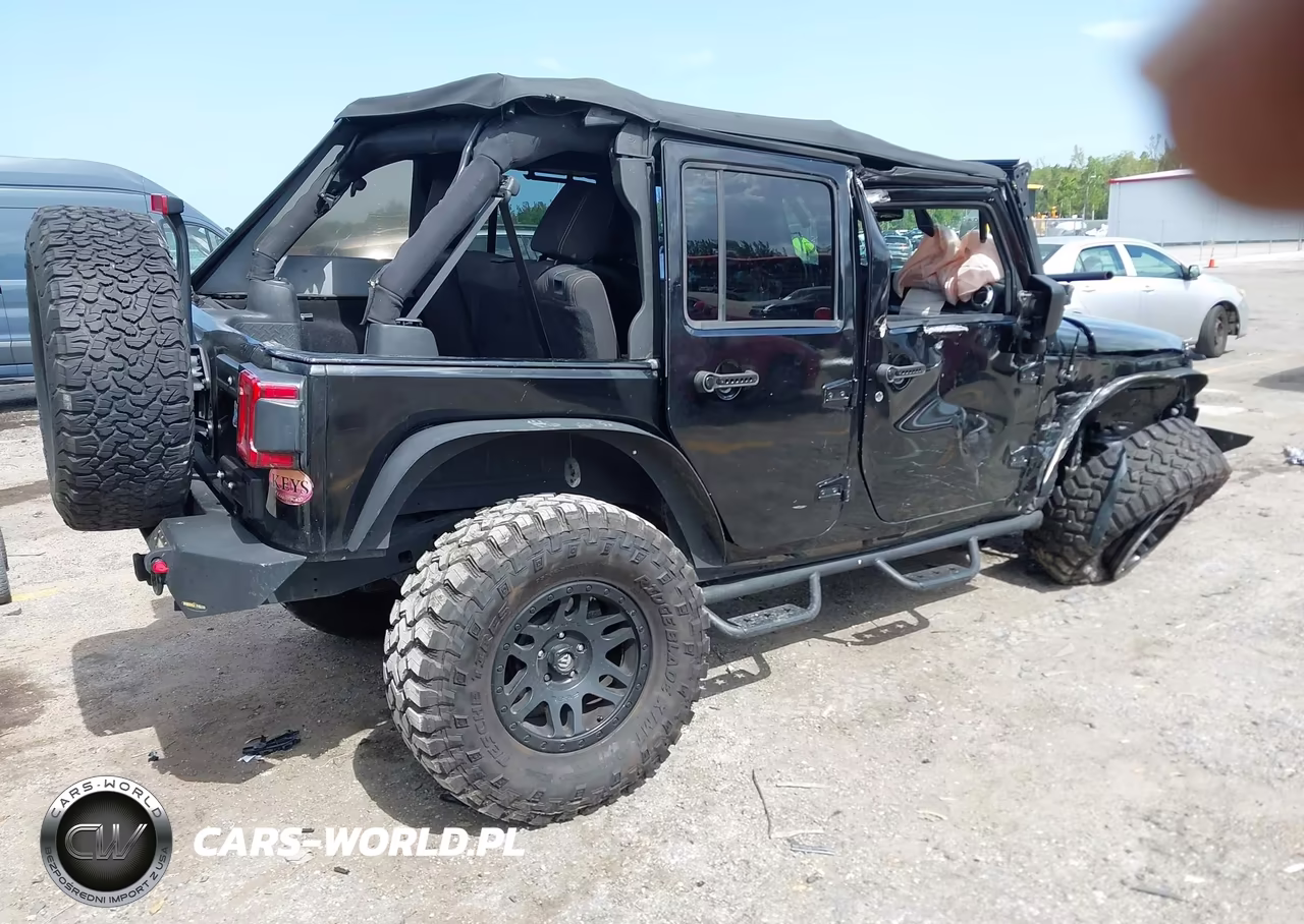 2015 Jeep Wrangler Unlimited Sahara VIN:1C4BJWEG2FL594807 - 4