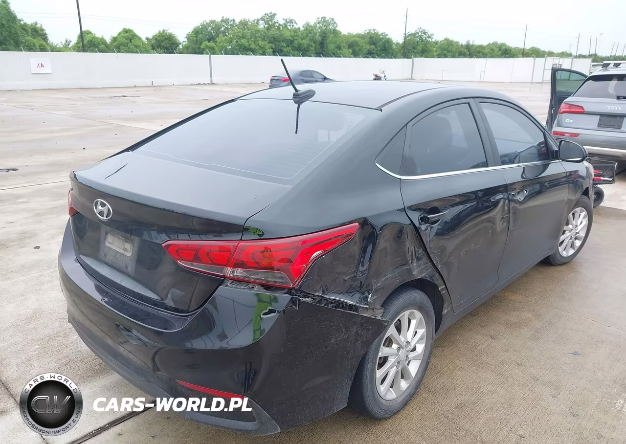 2019 Hyundai Accent Sel VIN:3KPC24A36KE058115 - 4
