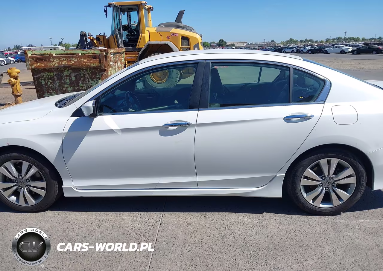 2016 Honda Accord Sport VIN:1HGCR2F58GA186328 - 14