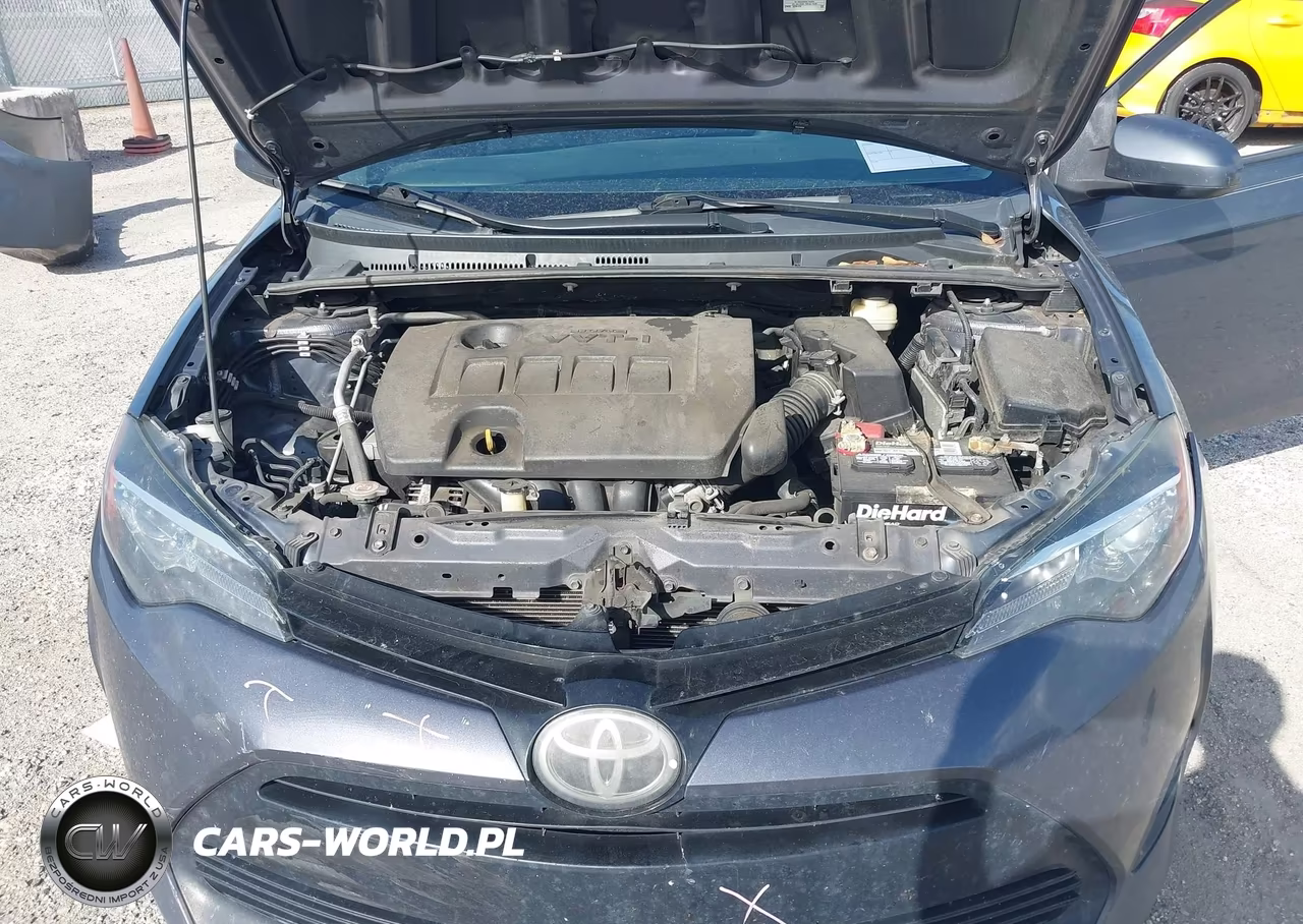 2018 Toyota Corolla Le VIN:5YFBURHE8JP833165 - 10