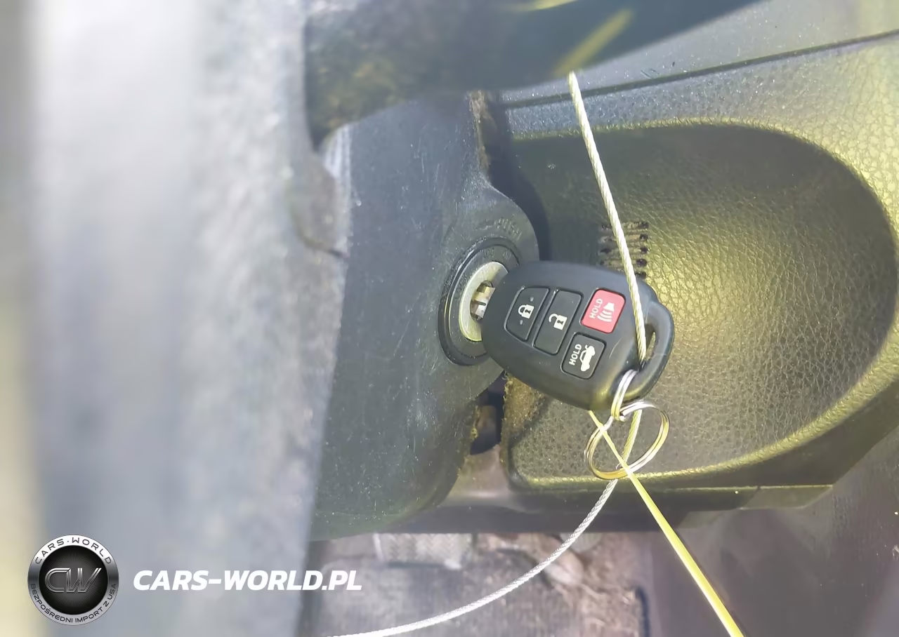 2018 Toyota Corolla Le VIN:5YFBURHE8JP833165 - 11