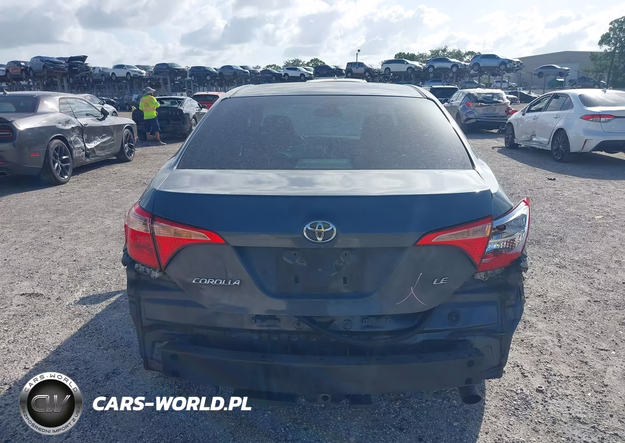 2018 Toyota Corolla Le VIN:5YFBURHE8JP833165 - 16