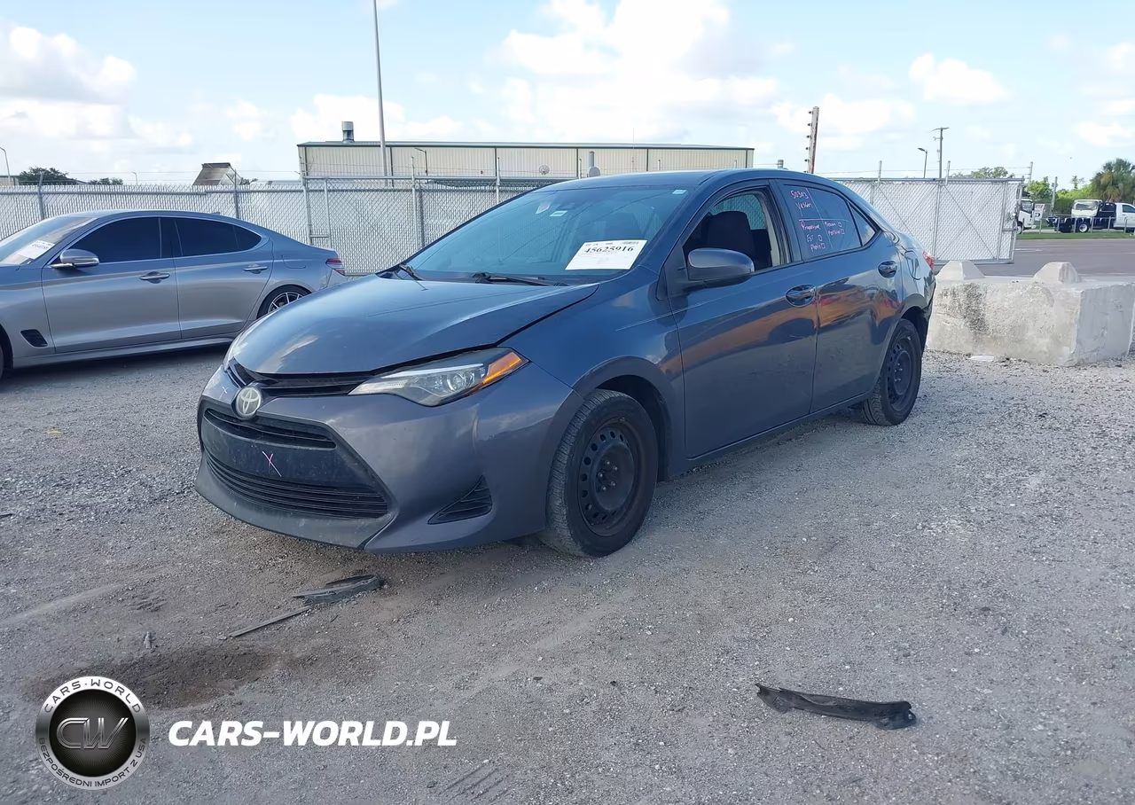 2018 Toyota Corolla Le VIN:5YFBURHE8JP833165 - 2