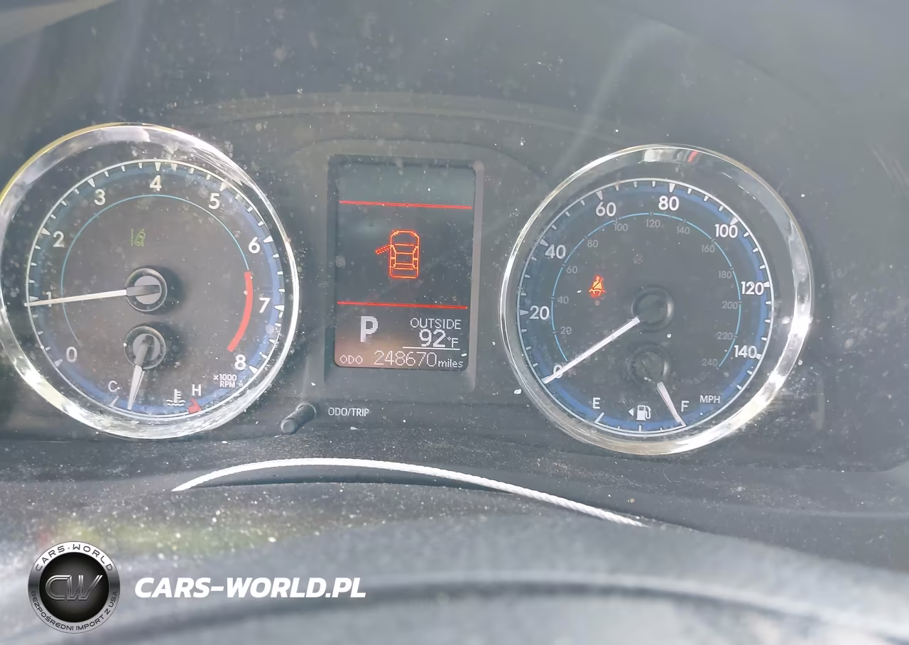 2018 Toyota Corolla Le VIN:5YFBURHE8JP833165 - 7