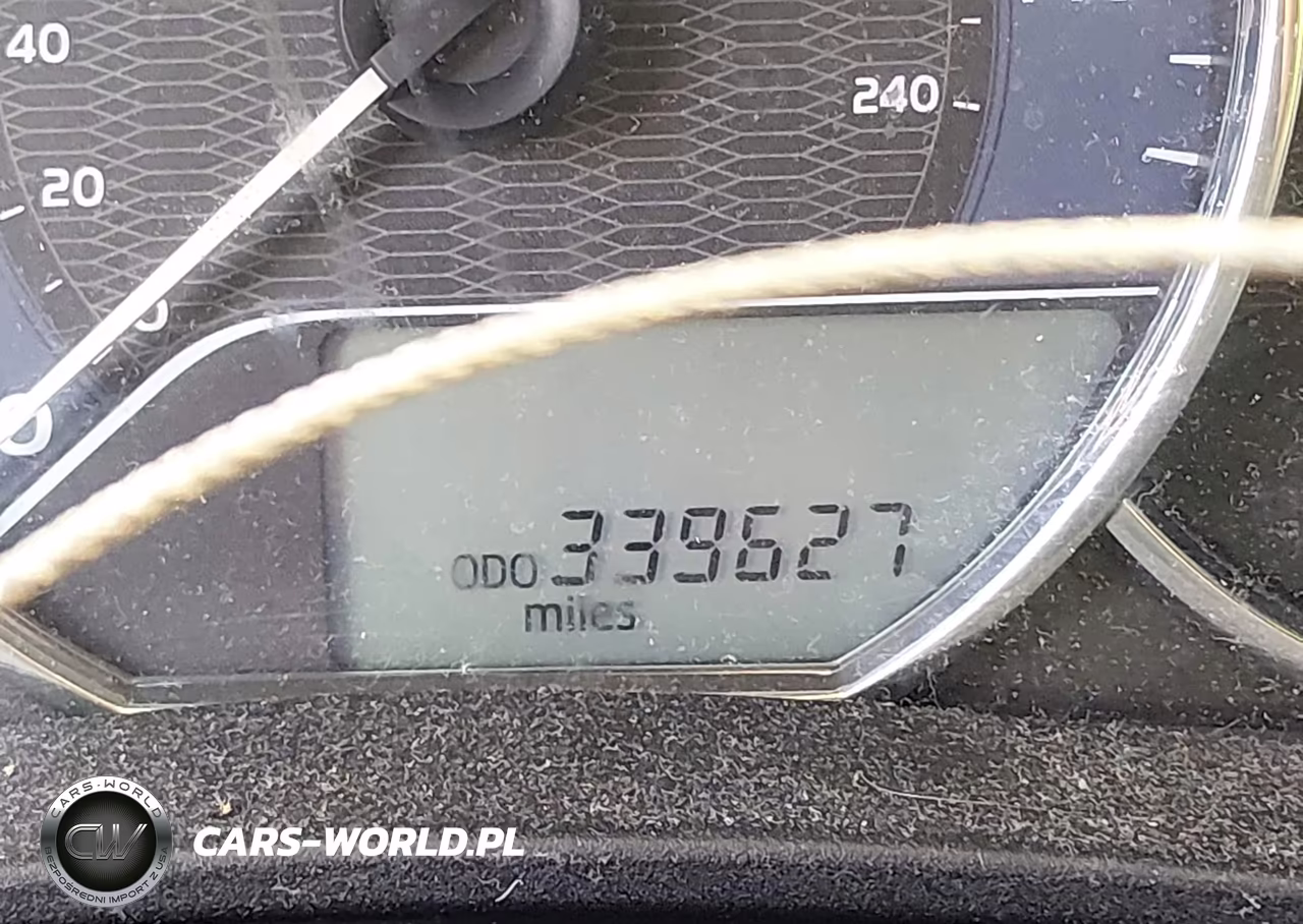 2016 Toyota Corolla Le VIN:2T1BURHE8GC646422 - 16