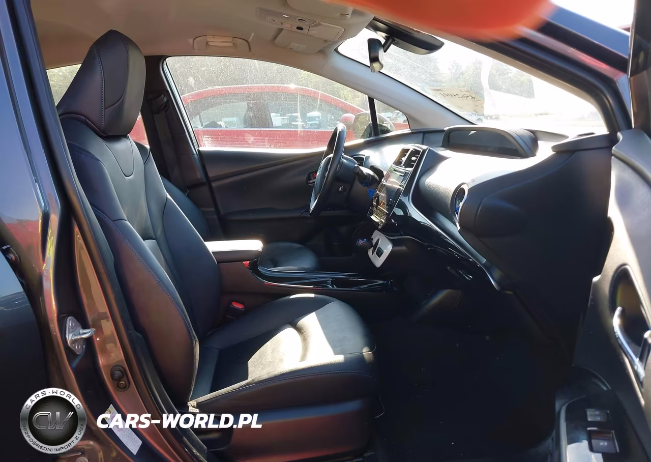 2017 Toyota Prius Four Touring VIN:JTDKARFU6H3035933 - 5