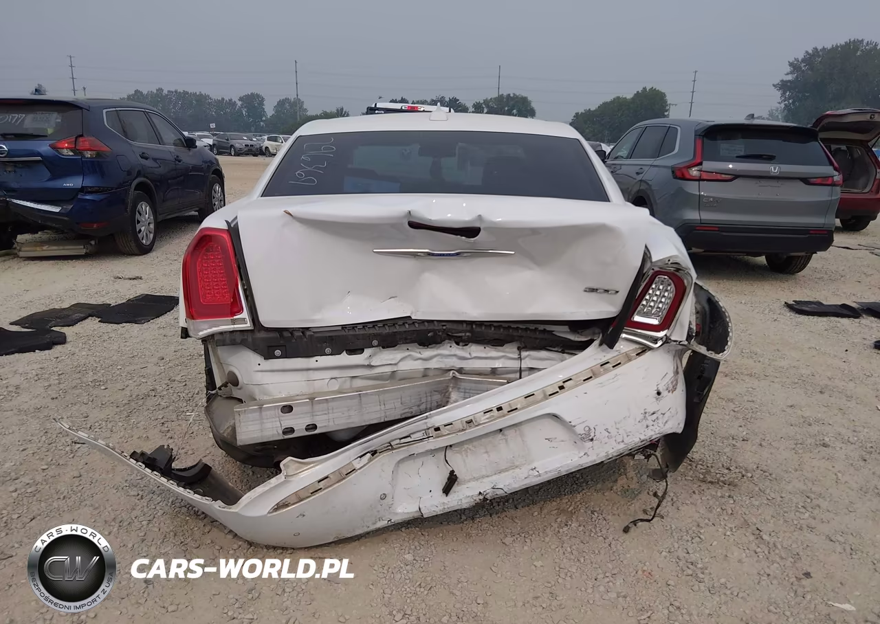 2018 Chrysler 300 Limited VIN:2C3CCAEGXJH296369 - 16