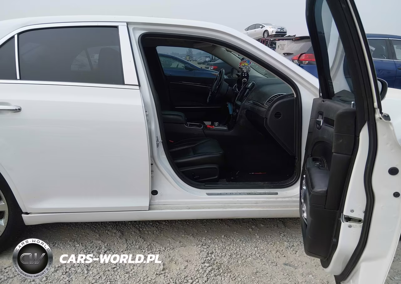 2018 Chrysler 300 Limited VIN:2C3CCAEGXJH296369 - 5