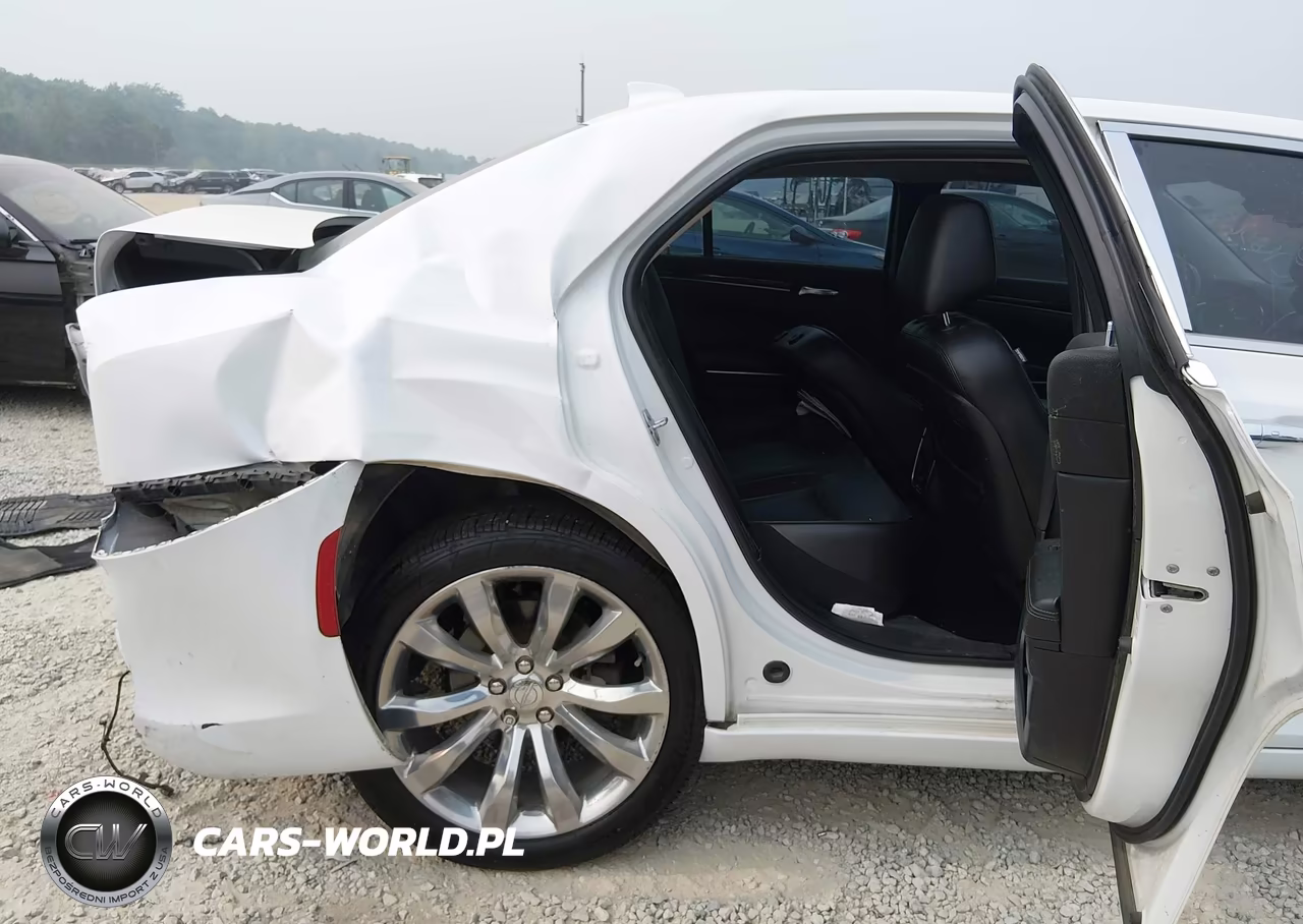 2018 Chrysler 300 Limited VIN:2C3CCAEGXJH296369 - 8