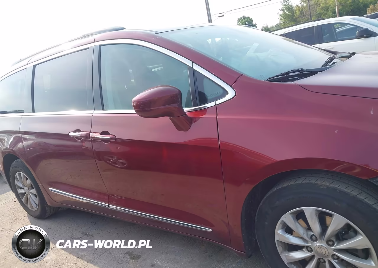 2017 Chrysler Pacifica Touring-L VIN:2C4RC1BGXHR544067 - 13