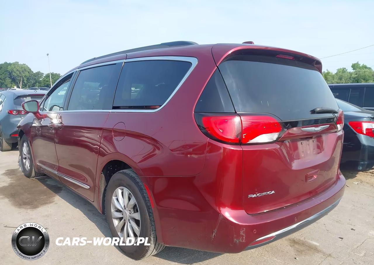 2017 Chrysler Pacifica Touring-L VIN:2C4RC1BGXHR544067 - 3