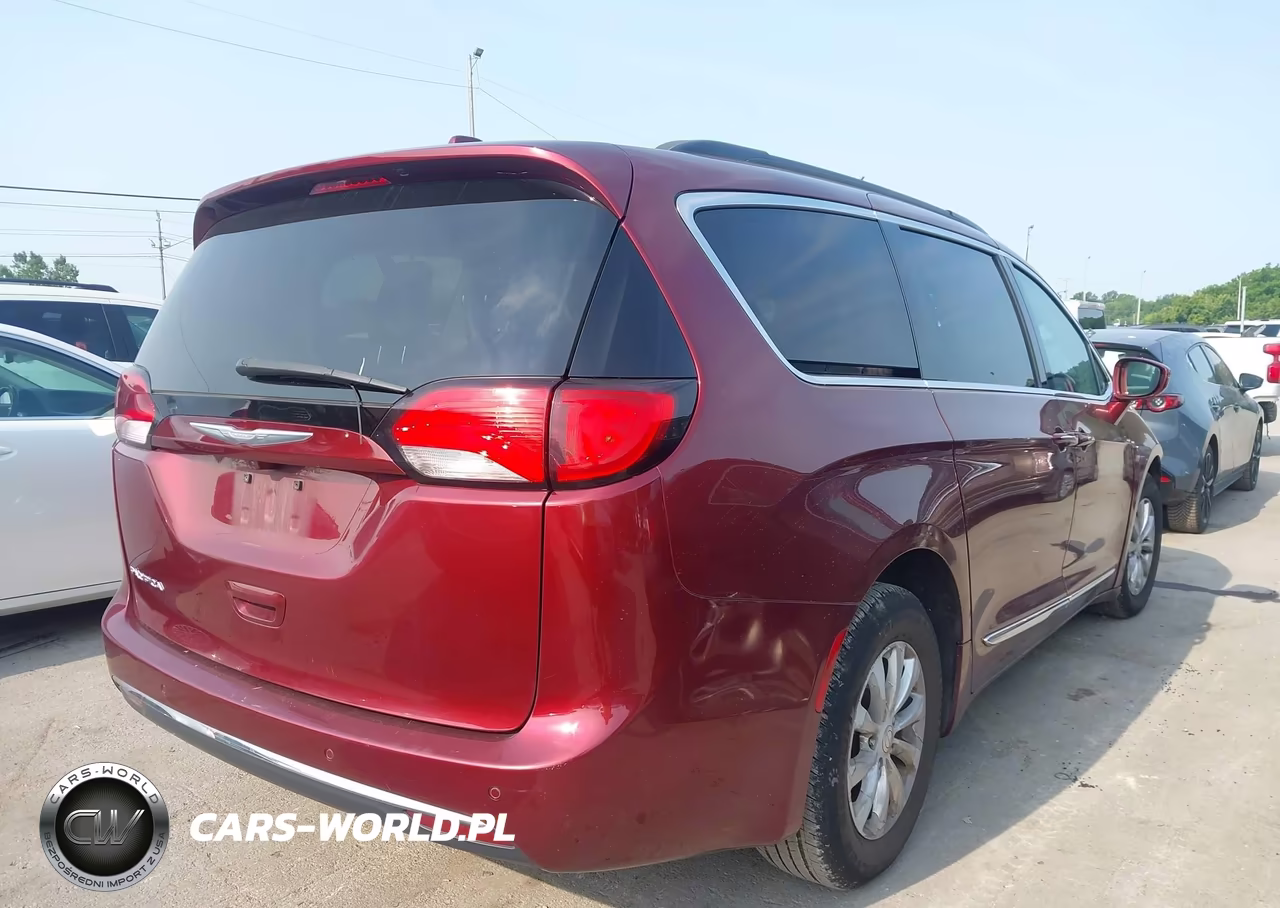 2017 Chrysler Pacifica Touring-L VIN:2C4RC1BGXHR544067 - 4