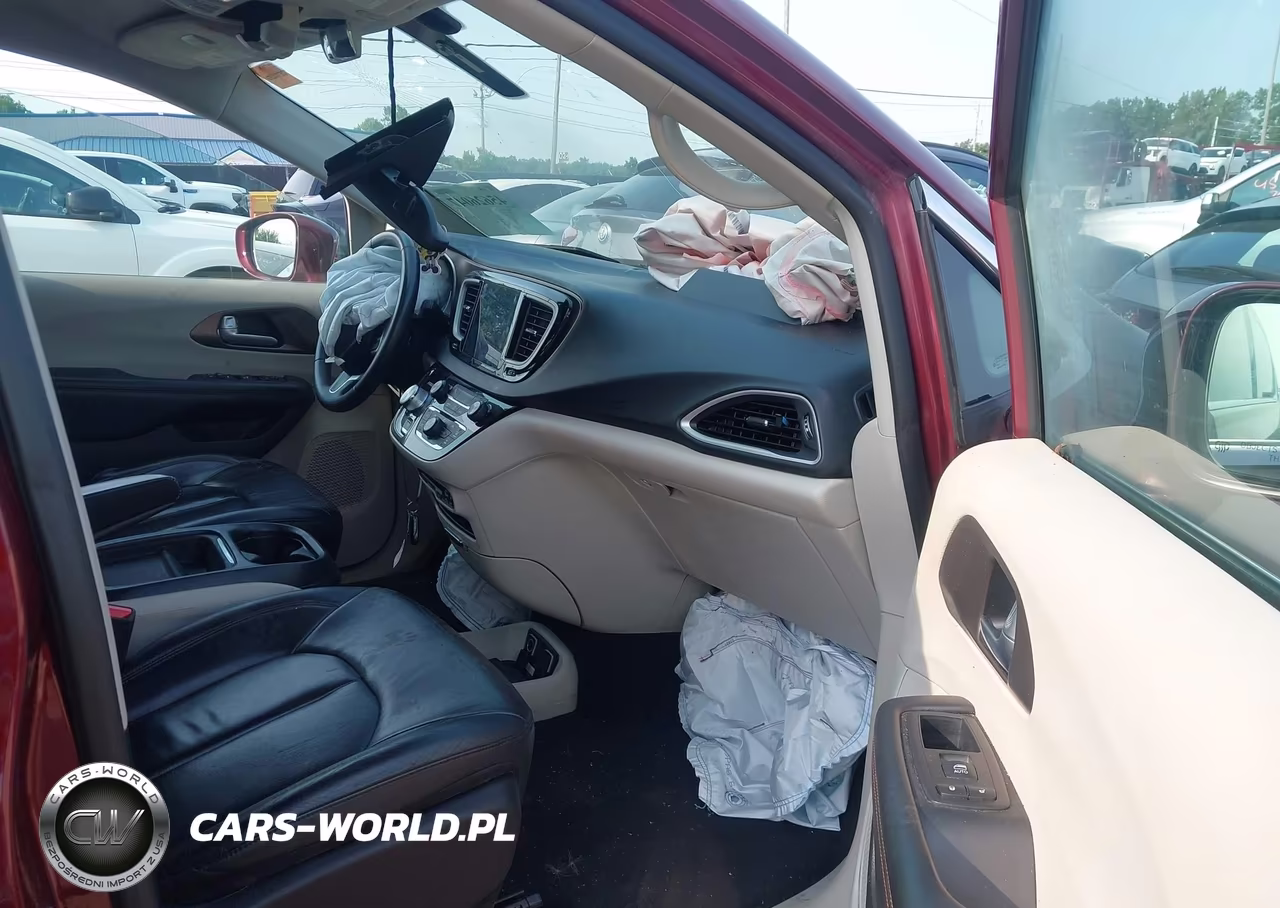 2017 Chrysler Pacifica Touring-L VIN:2C4RC1BGXHR544067 - 5