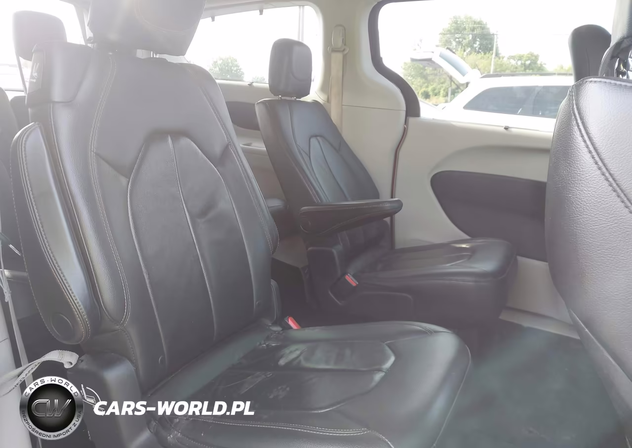2017 Chrysler Pacifica Touring-L VIN:2C4RC1BGXHR544067 - 8