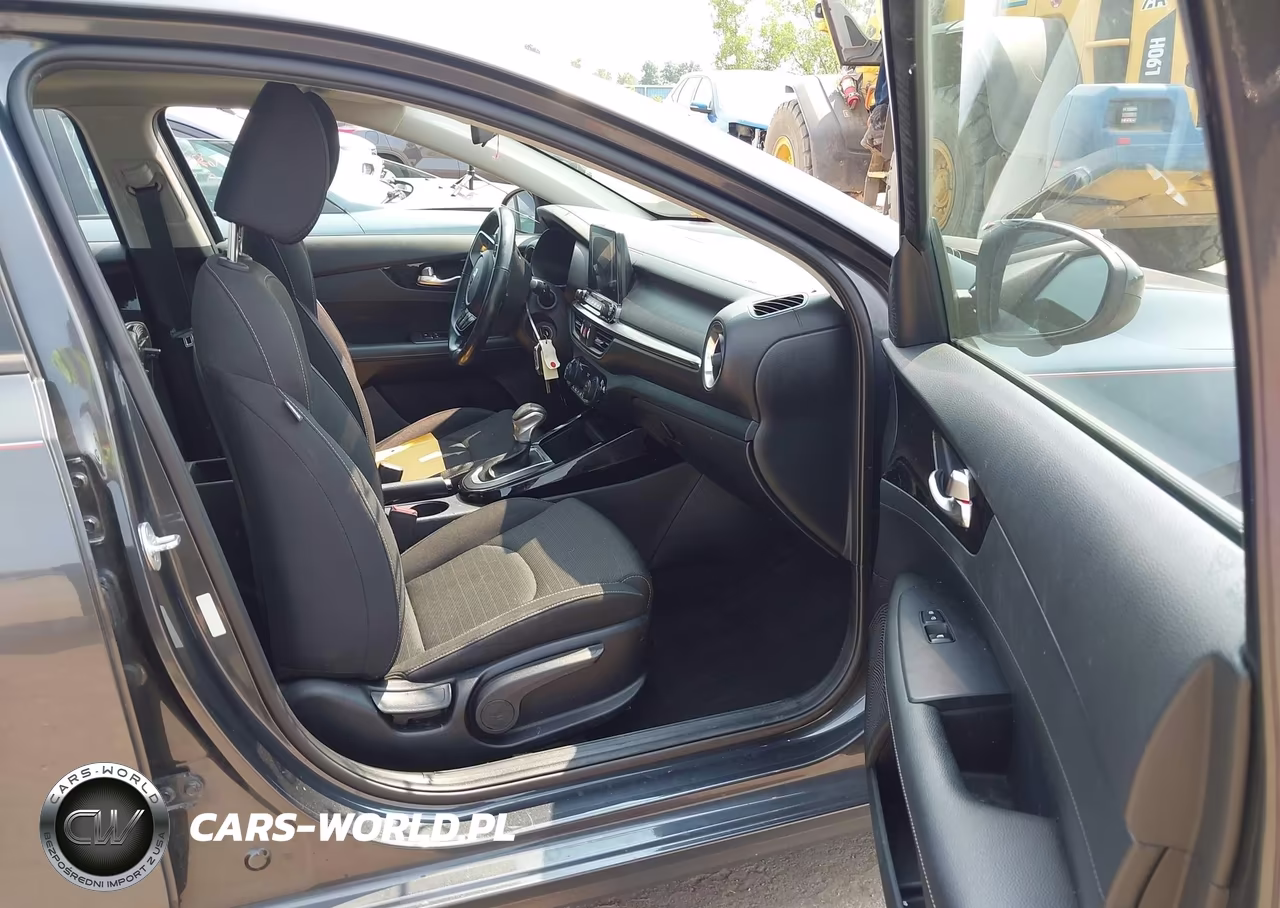 2019 Kia Forte S VIN:3KPF34AD3KE050816 - 5