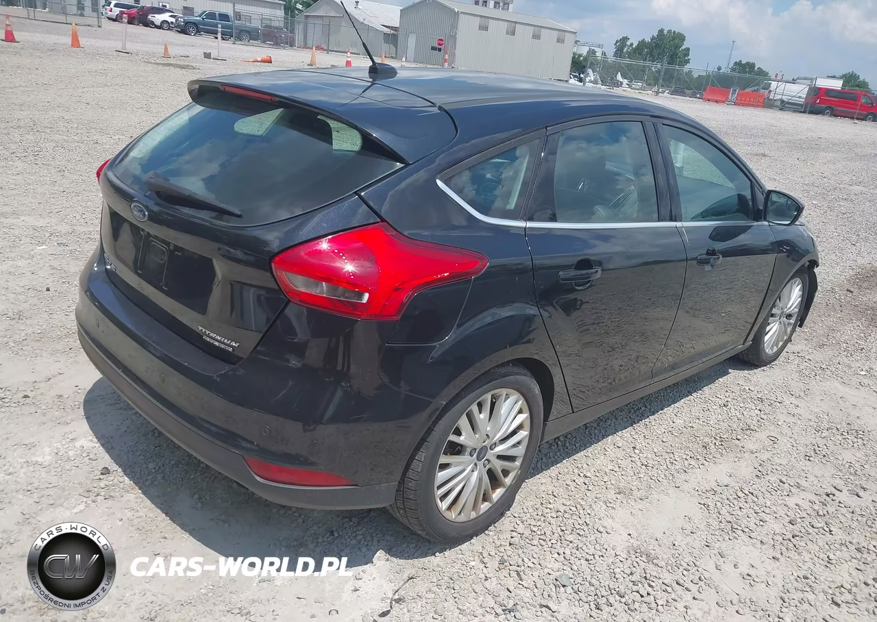 2015 Ford Focus Titanium VIN:1FADP3N22FL356018 - 4