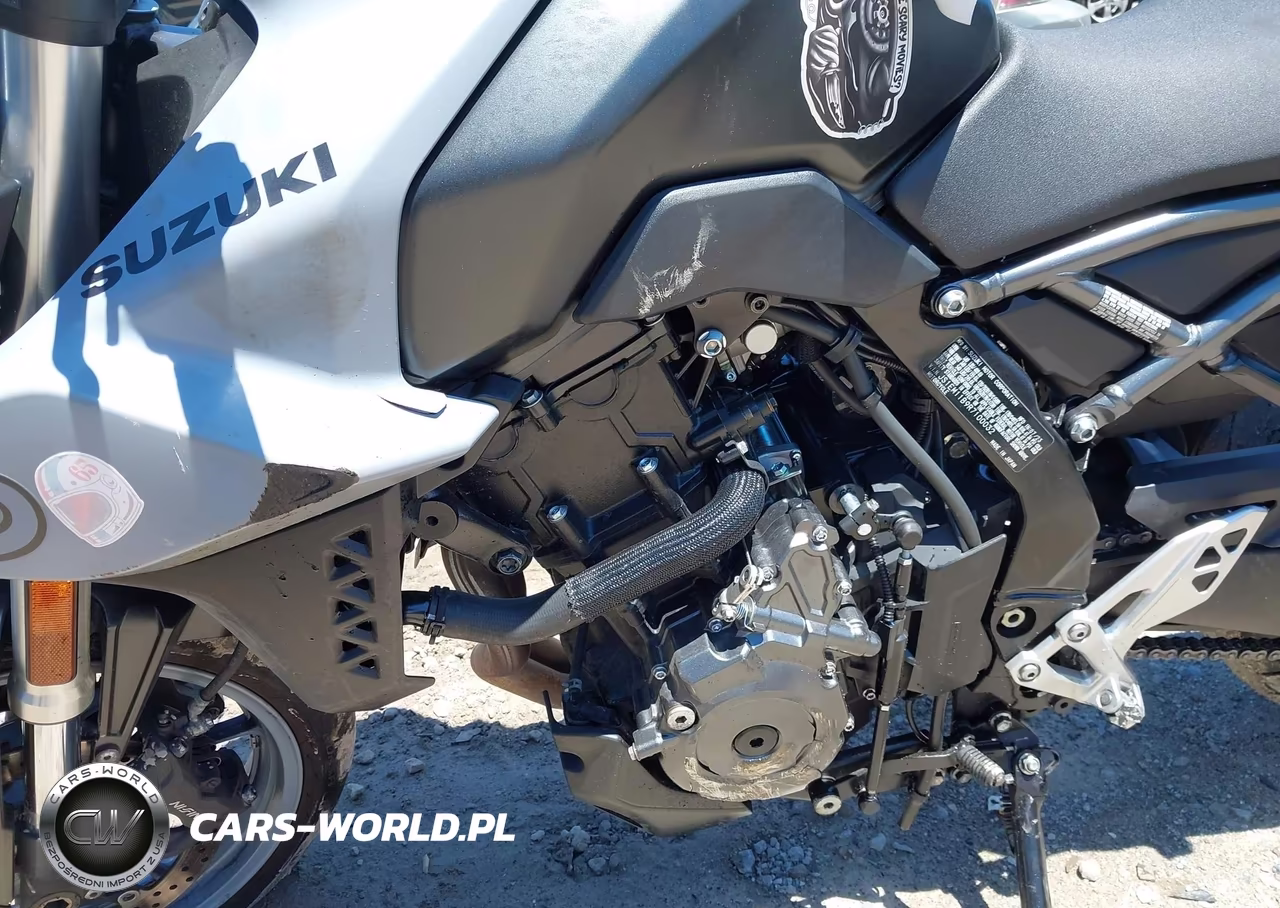 2024 Suzuki Gsx800 R VIN:JS1EM11B9R7100032 - 9