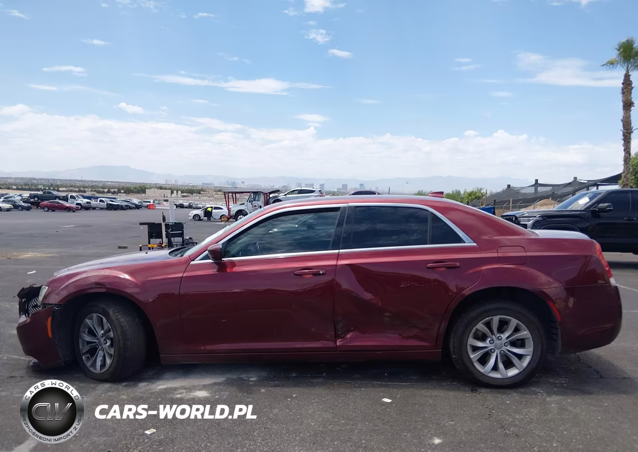 2015 Chrysler 300 Limited VIN:2C3CCAAG8FH860050 - 13