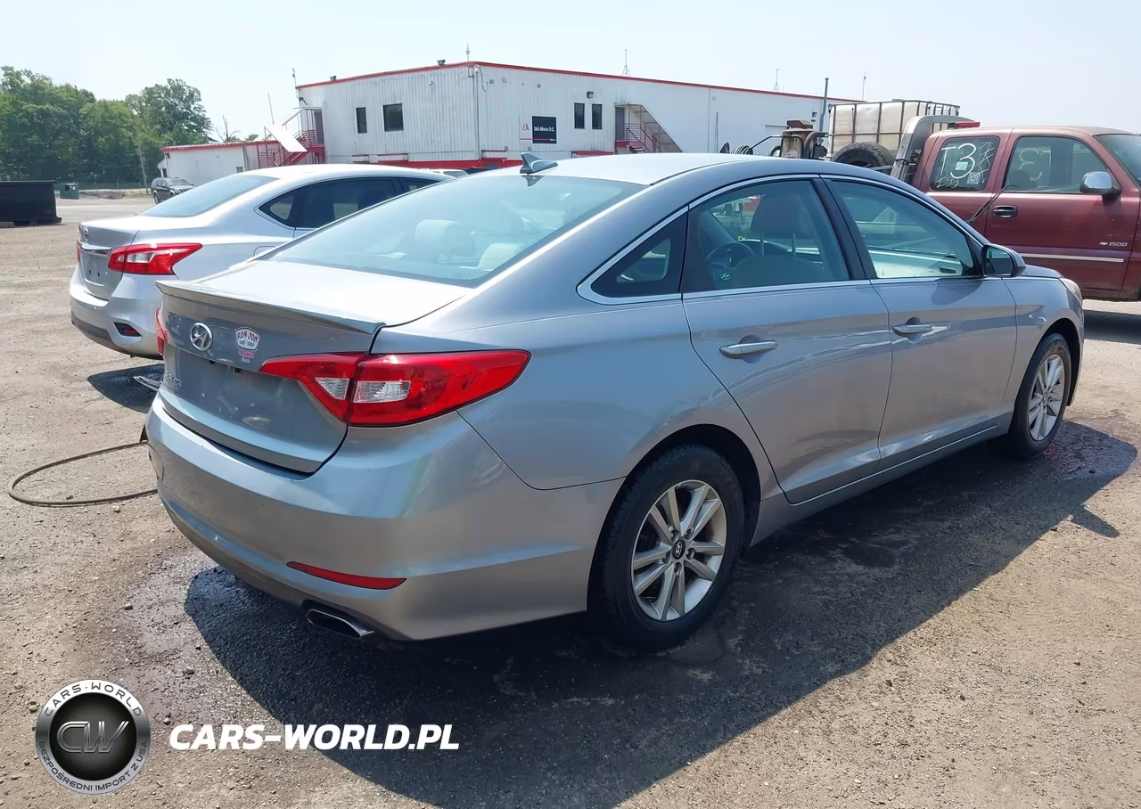 2016 Hyundai Sonata VIN:5NPE24AF6GH403200 - 4