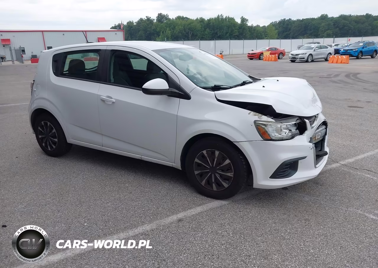 2017 Chevrolet Sonic Lt Auto – zdjęcie 1 z 17