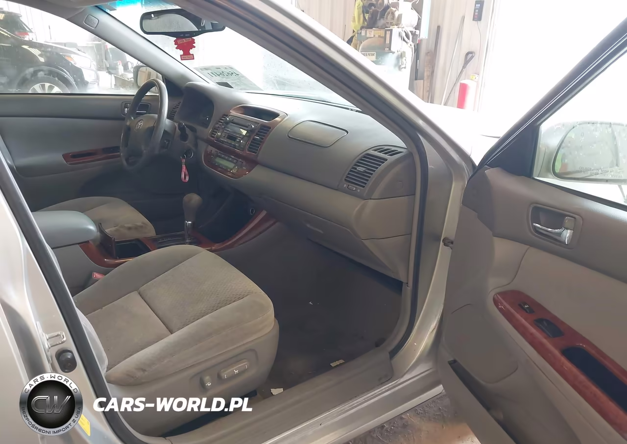 2004 Toyota Camry Xle VIN:4T1BE30K94U882440 - 5