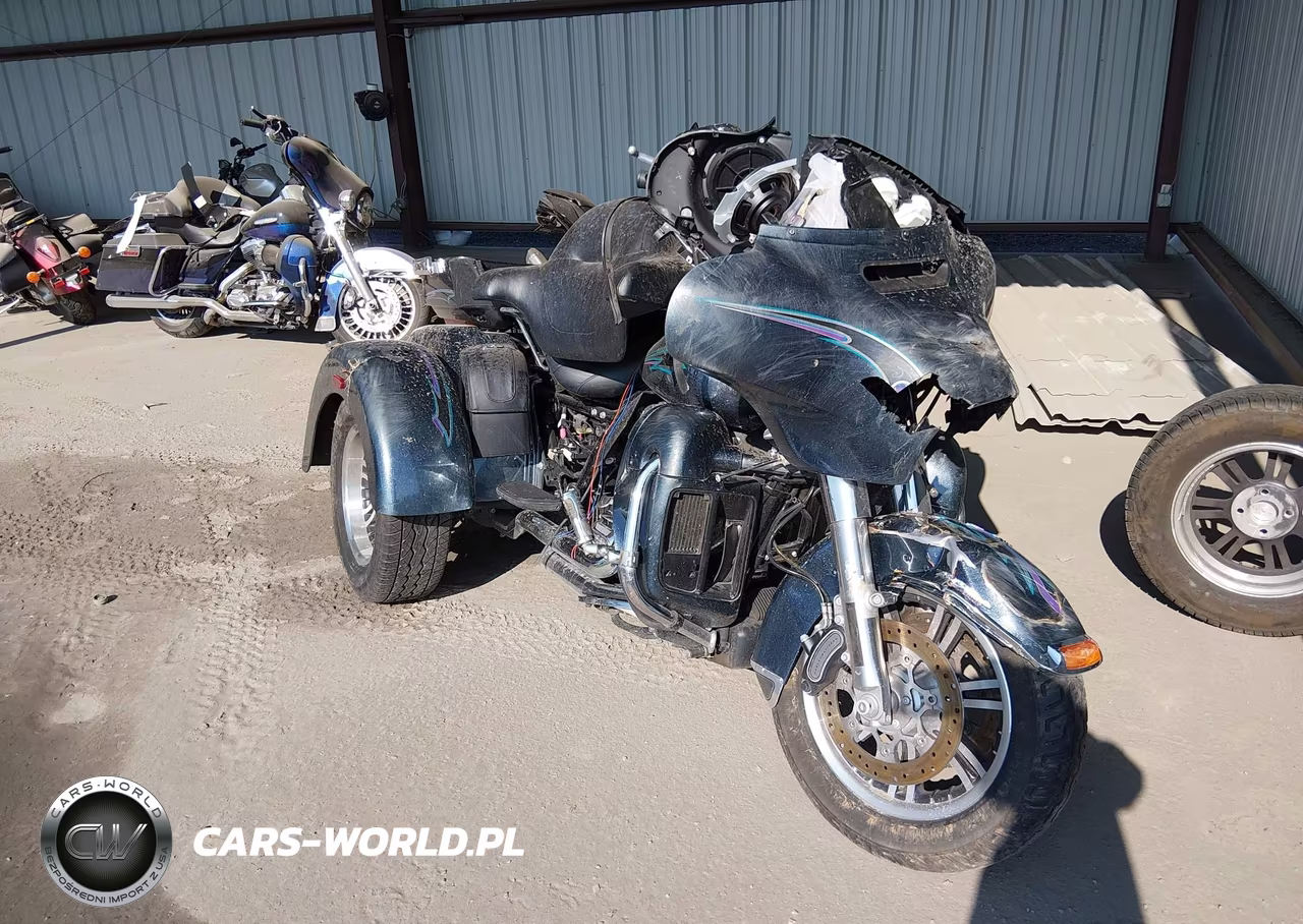 2015 Harley-Davidson Flhtcutg Tri Glide Ultra – zdjęcie 1 z 16