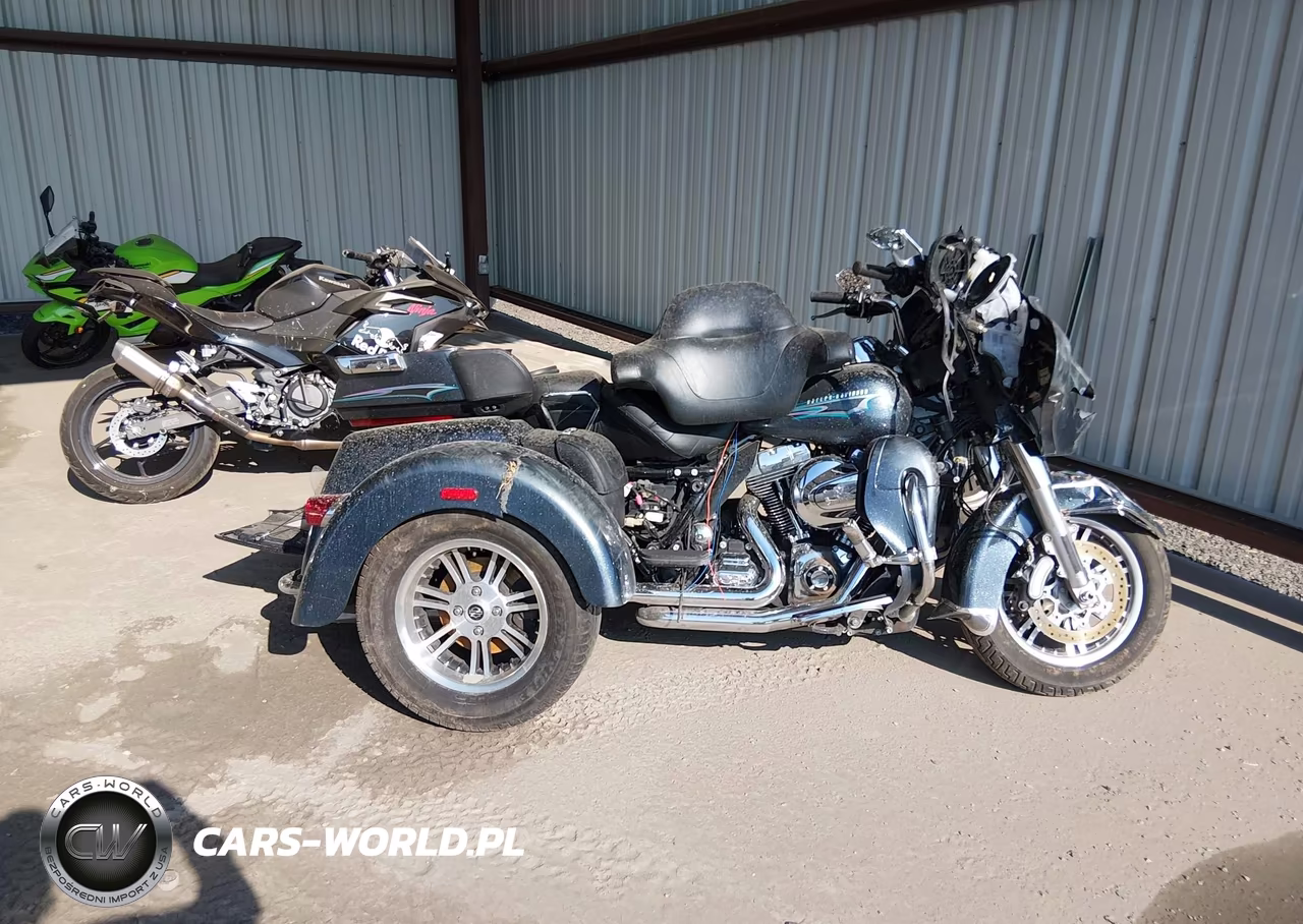 2015 Harley-Davidson Flhtcutg Tri Glide Ultra VIN:1HD1MAL12FB852137 - 13