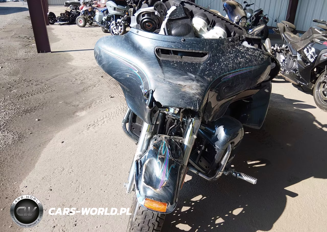 2015 Harley-Davidson Flhtcutg Tri Glide Ultra VIN:1HD1MAL12FB852137 - 5