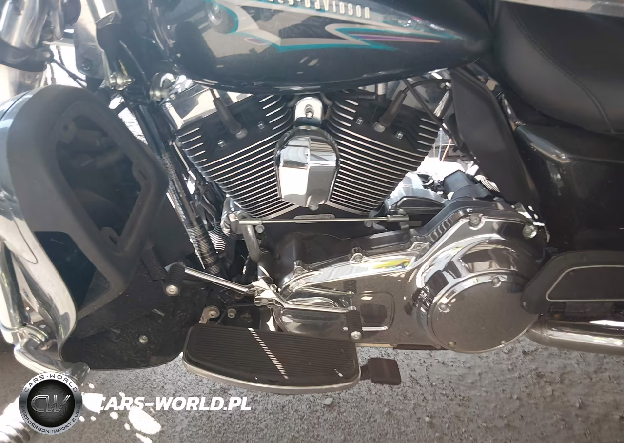 2015 Harley-Davidson Flhtcutg Tri Glide Ultra VIN:1HD1MAL12FB852137 - 9