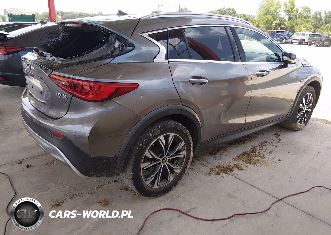 2018 Infiniti Qx30 Luxury VIN:SJKCH5CR6JA061004 - 4