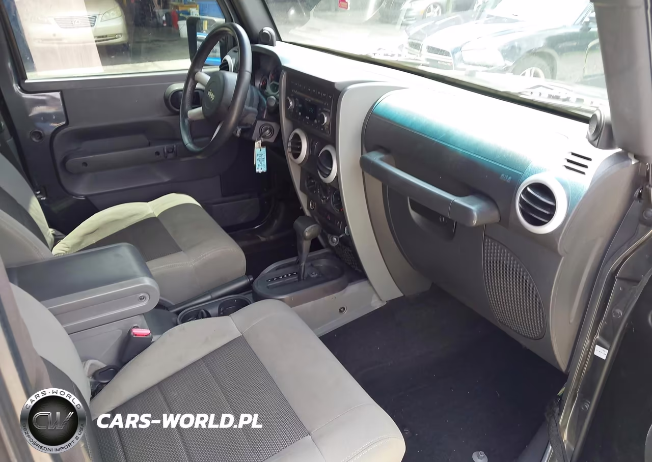 2010 Jeep Wrangler Sahara VIN:1J4AA5D11AL133393 - 5