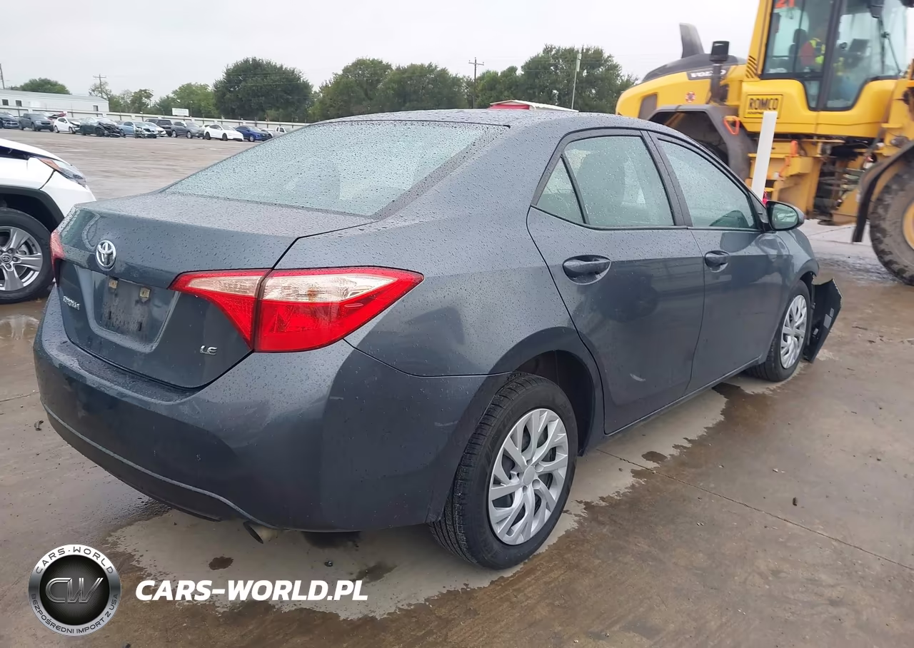 2017 Toyota Corolla Le VIN:5YFBURHE8HP646230 - 4