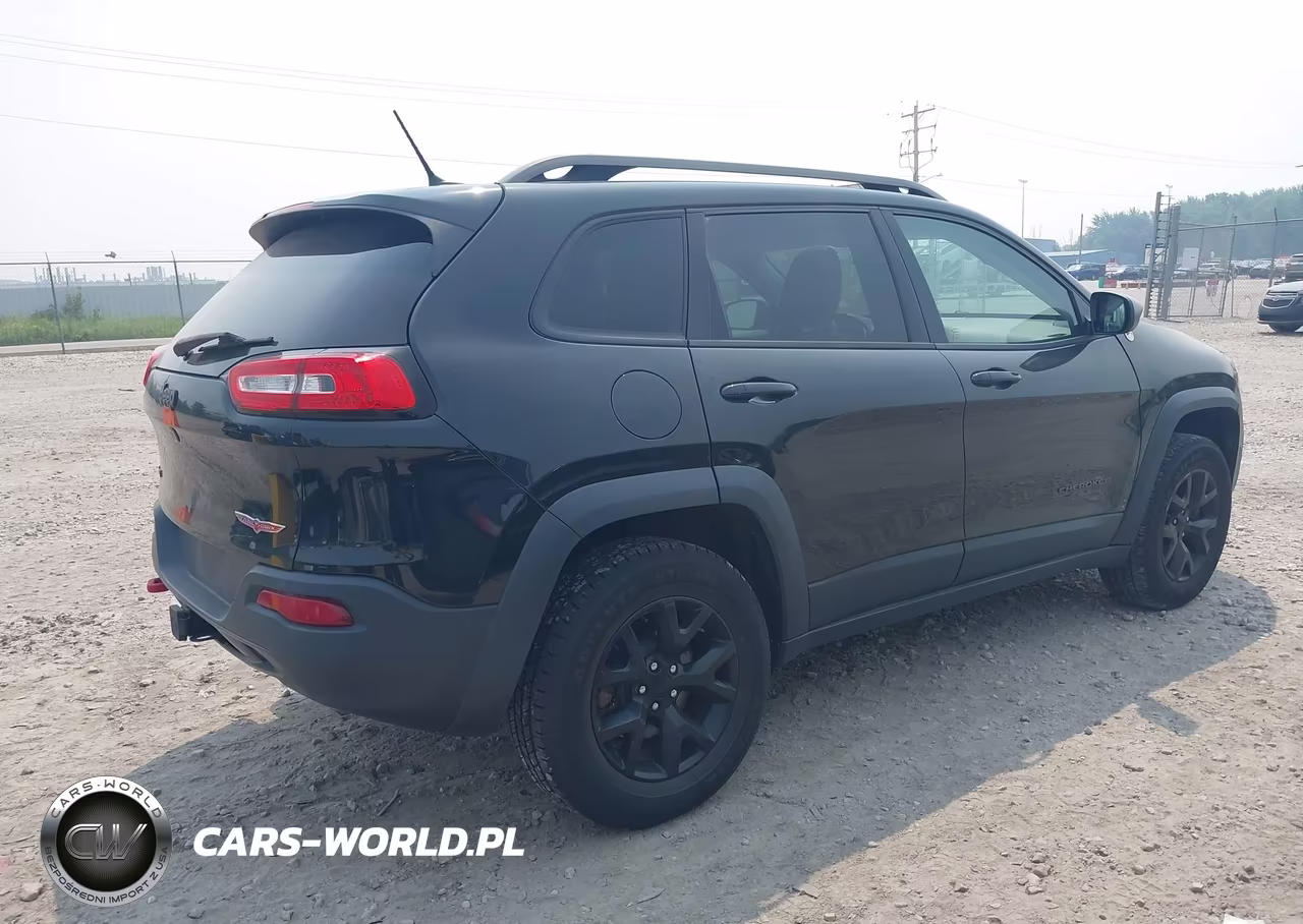2015 Jeep Cherokee Trailhawk VIN:1C4PJMBS1FW772658 - 4